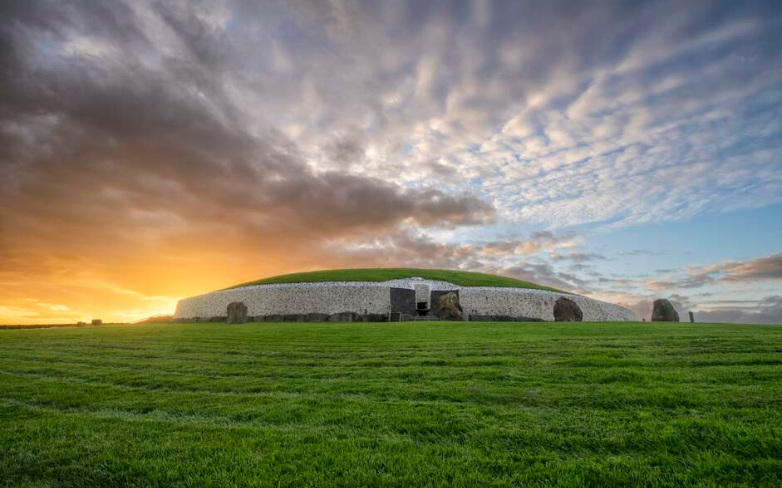 Newgrange zu Sonnenaufgang